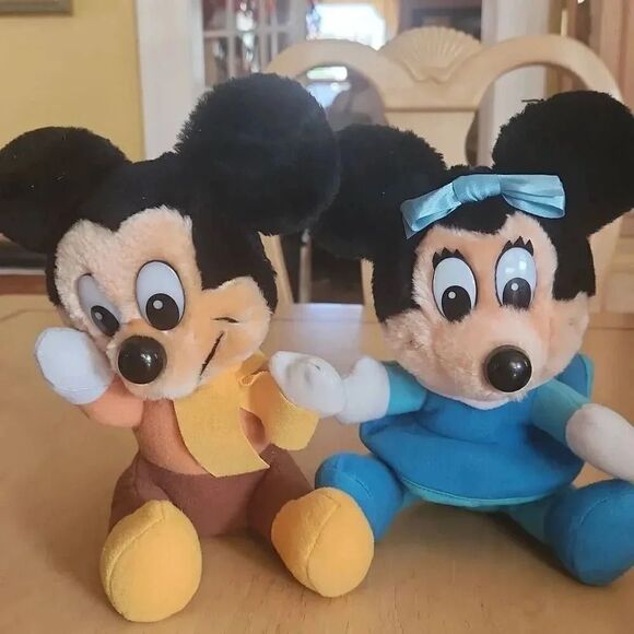 Vintage Mickey & friends Christmas Carol 7" plush - Picture 7 of 8